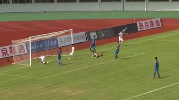 Kaçırdığı gole kendi de inanamadı