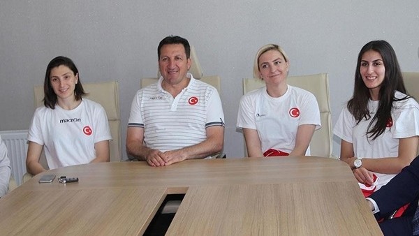 Kadın milli hentbolcular tarih yazmak istiyor