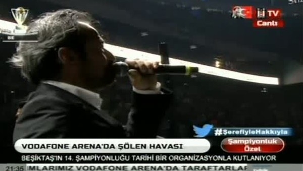 Feridun Düzağaç futbolcularla birlikte coştu