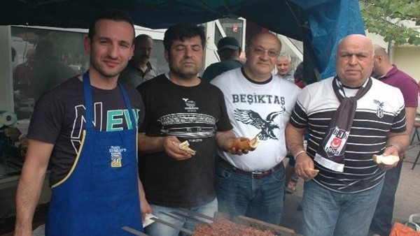 Siyah-Beyazlıları Fenerbahçe ve Galatasaraylılar yalnız bırakmadı