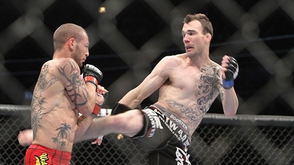 Rakibine tekme attı bacağı kırıldı