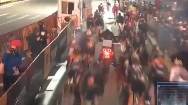 Bisiklet yarışında ortalık karıştı