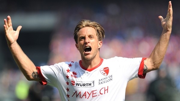 Eski Fenerbahçe'li Reto Ziegler'den harika frikik golü