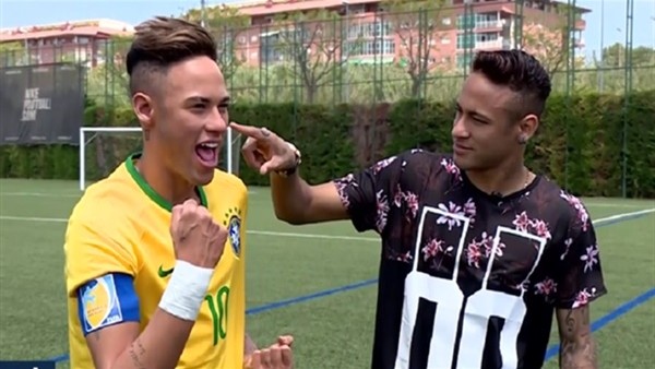 Neymar heykeliyle buluştu