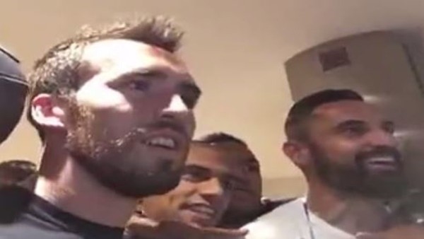 Leicester City'li oyuncuların şampiyonluk sevinci