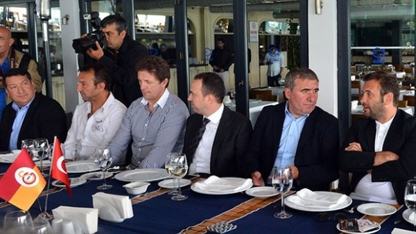 UEFA Kupasını Kazanan efsane kadro buluştu