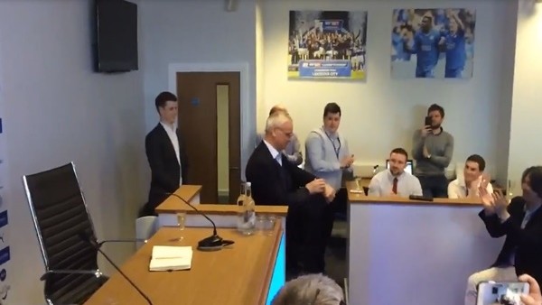 Ranieri basın toplantısında  alkışlarla karşılandı