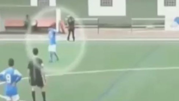 Hakem oyuncuyu teselli etti