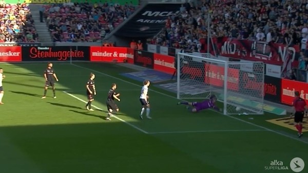 Kendi kalesine aşırtma