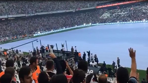 Atınç Nukan şampiyonluk kutlamaları için Vodafone Arena'da!
