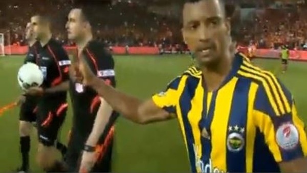 Nani'nin maç sonu gördüğü kırmızı kart