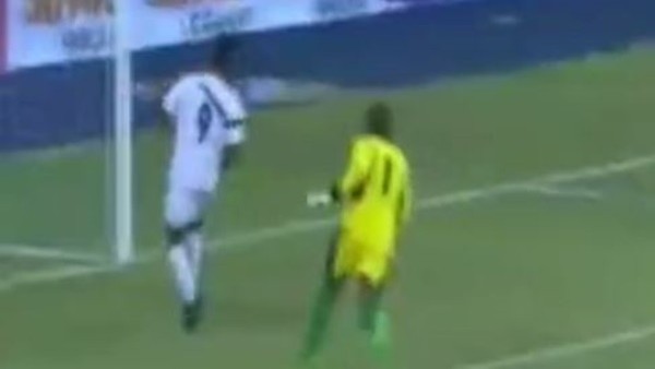 Kaleci Eto'o'yu kovaladı