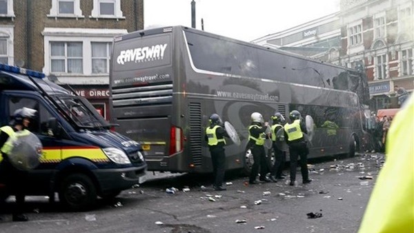 Manchester United otobüsüne saldırı