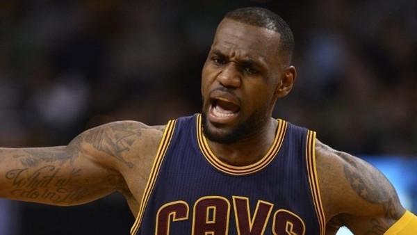 NBA'de gecenin smacı: Lebron James