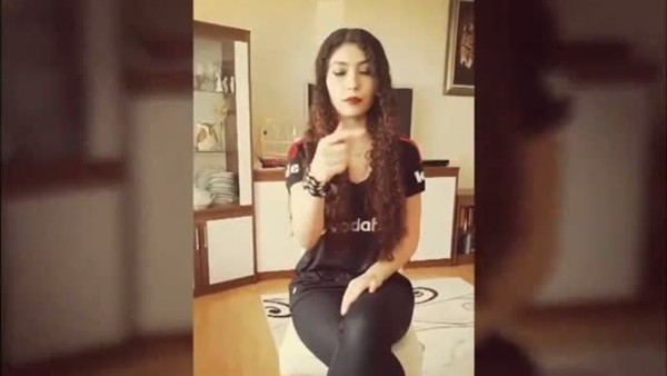 Beşiktaş marşını işaret diliyle söyledi