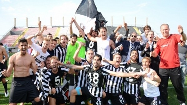 Şampiyon Manisaspor PTT 1. Lig'e yükseldi