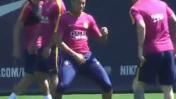 Neymar'dan Messi'ye ilginç hareket