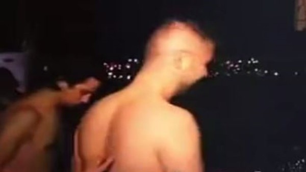 Şampiyonluğu denize atlayarak kutladılar