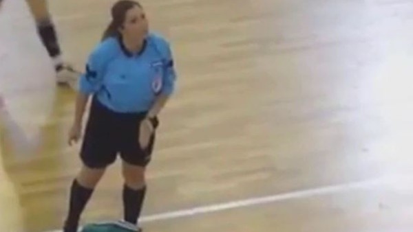 Kadın hakem Beşiktaş taraftarını susturdu