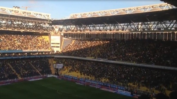 Üç büyük takım taraftarından laiklik tezahüratları