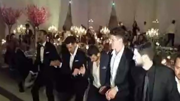 Cenk Tosun'un düğününde Gomez ve Sosa halay çekti