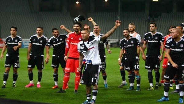 Quaresma taraftarlarla üçlü çektirdi