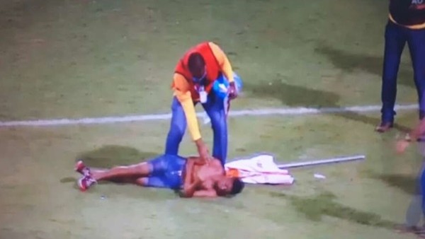 Futbol maçında savaş çıktı