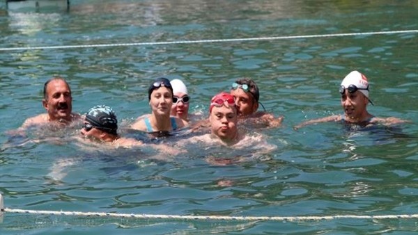 Özel sporcular, Ölüdeniz'de kulaç attı