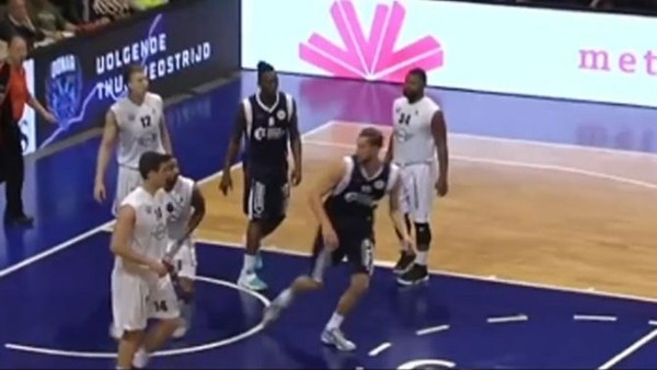 Son saniye basketi taraftarı ayağa kaldırdı