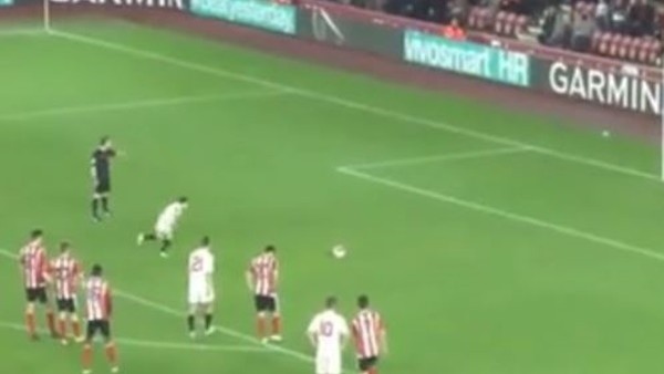 11 yaşındaki oğlundan gol yedi