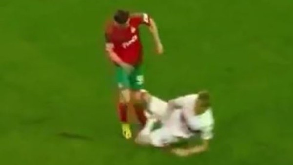 İnsanlık dışı harekete sarı kart!