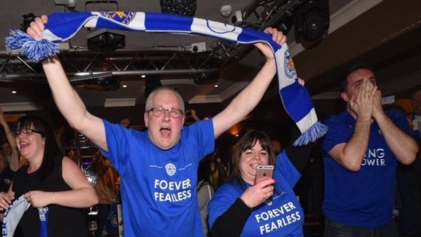 Leicester City taraftarı şampiyonluk gelince çıldırdı