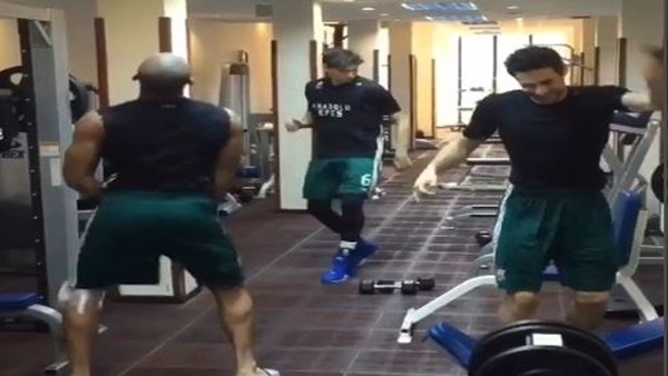 Anadolu Efes'in yıldızlarından salon dansı