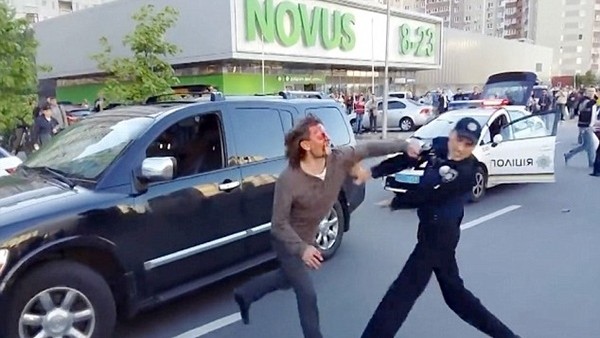 Eski olimpiyat şampiyonuna polis dayağı