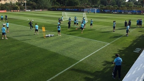 Emre Mor alkışlarla karşılandı