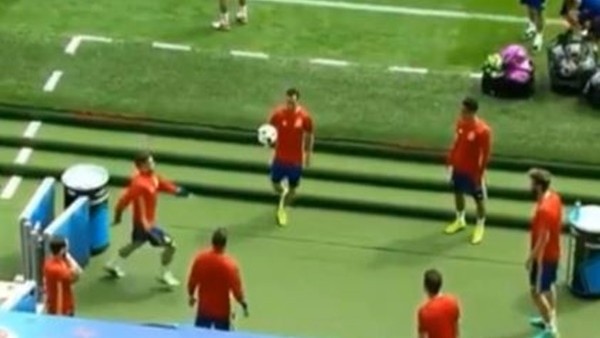 İspanyol futbolcular antrenmanda coşturdu