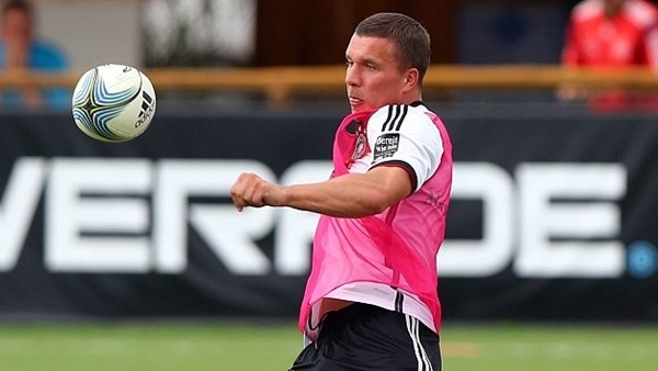 Podolski antrenmanda coştu! 3 kez....