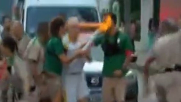 Olimpiyat meşalesi ağır geldi