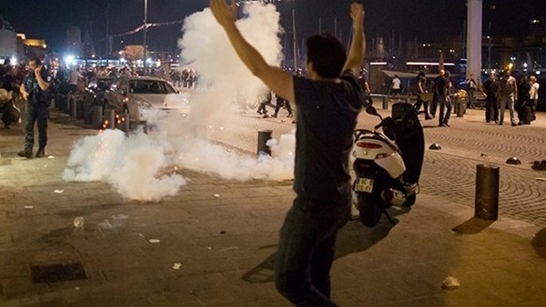 EURO 2016 Paris'te coşku Marsilya'da holigan şiddetiyle başlıyor