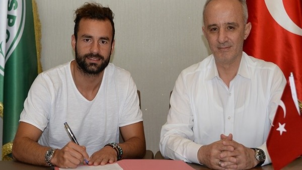Konyaspor, Mehmet Uslu ile 1 yıllık yeni sözleşme imzaladı