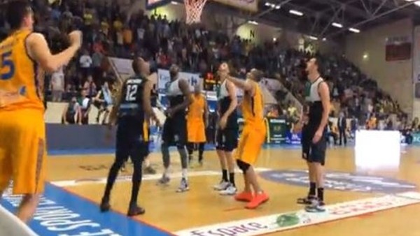 Pota arkasından mucize basket