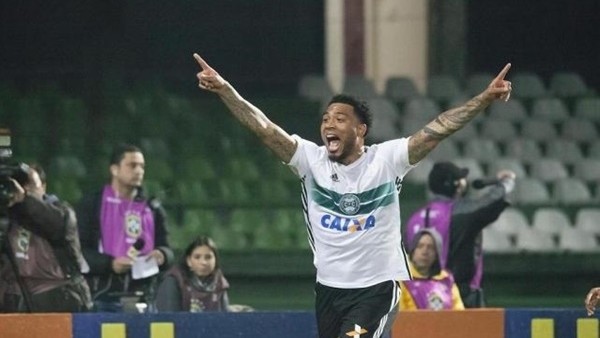 Colin Kazım'dan tarihi gol