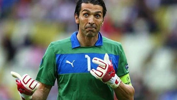 Buffon bu kez rezil oldu