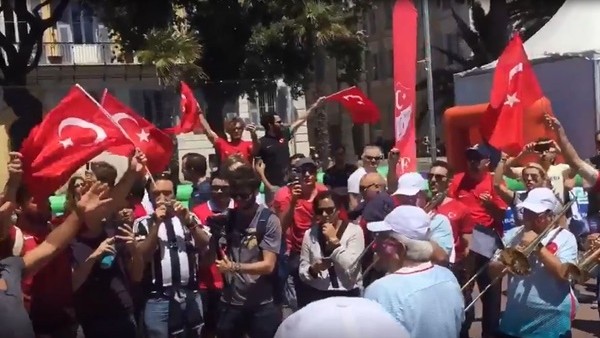 Dağ başını duman almış..