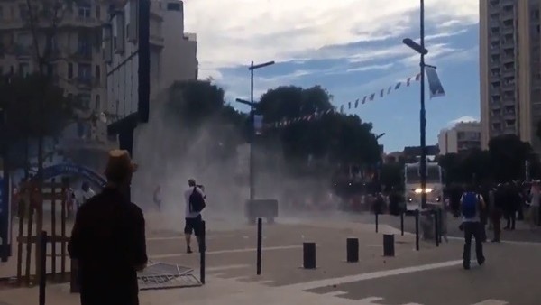 Holiganlar Polonya - Ukrayna maçı öncesi Marsilya'yı karıştırdı.
