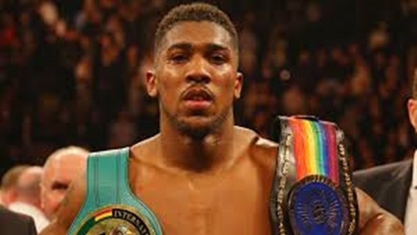 Dünya şampiyonu Joshua unvanını korudu