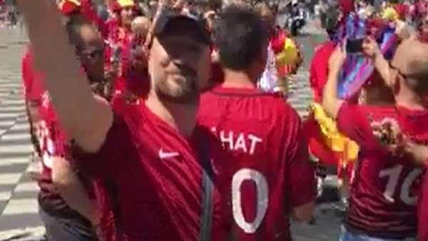 İspanyol taraftarlardan Arda Turan'a destek