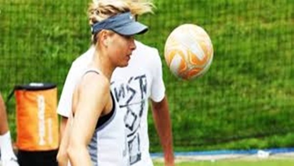 Sharapova'dan futbol şov