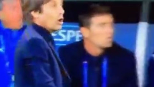 Conte gole sevinirken dudağını patladı