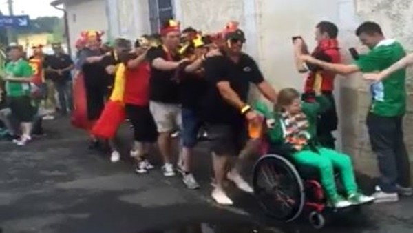 Belçika taraftarından anlamlı hareket